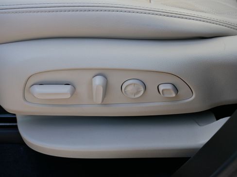 Used 2023 Buick Enclave Avenir w/ Avenir Technology Package image 20