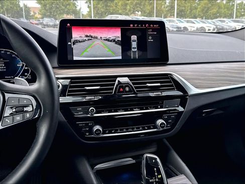 Used 2023 BMW 530e w/ Premium Package RWD image 12