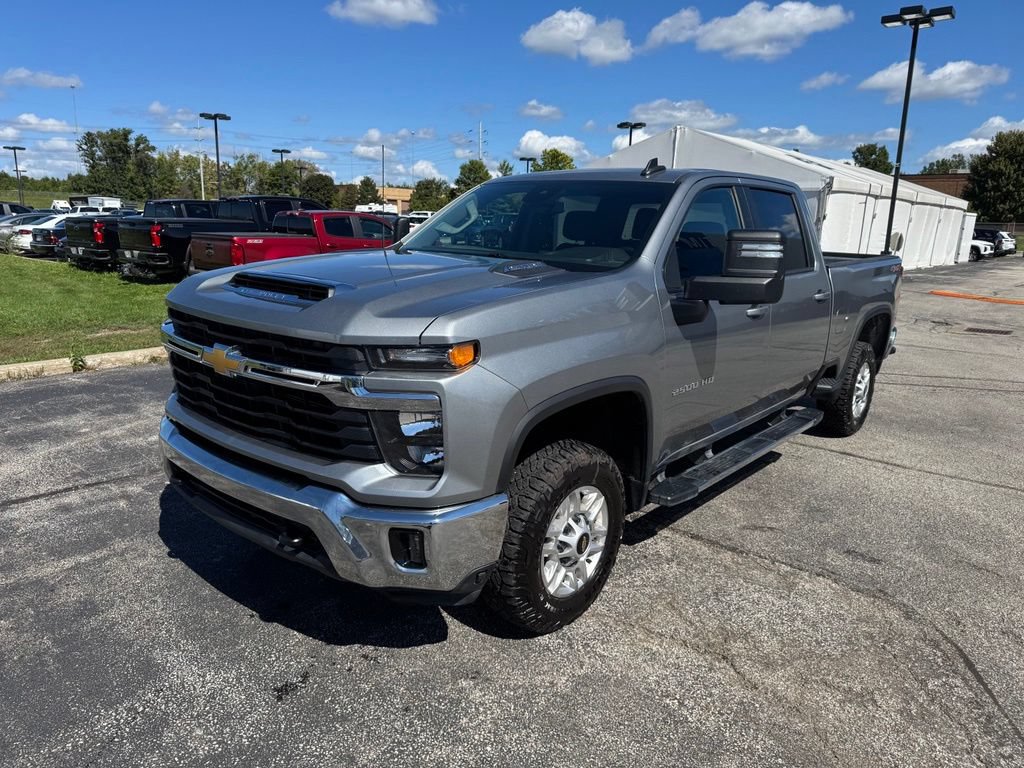 Used 2025 Chevrolet Silverado 2500 LT w/ Convenience Package AWD/4WD image 3