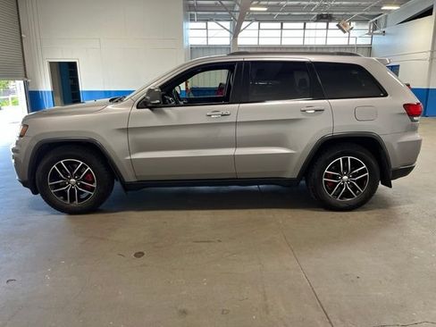 Used 2018 Jeep Grand Cherokee Trailhawk AWD/4WD image 6