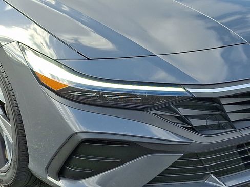 Used 2025 Hyundai Elantra Sport image 9