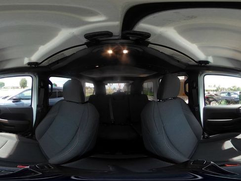 Used 2025 Jeep Wrangler Unlimited Sahara AWD/4WD image 42