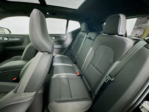 Used 2023 Volvo XC40 Recharge Plus image 27