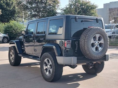 Used 2017 Jeep Wrangler Unlimited Sahara w/ Connectivity Group AWD/4WD image 5