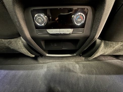 Certified 2025 Chevrolet Traverse LT w/ Sun and Wheel Package image 24