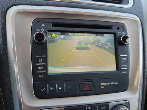 Used 2013 GMC Acadia SLT image 19