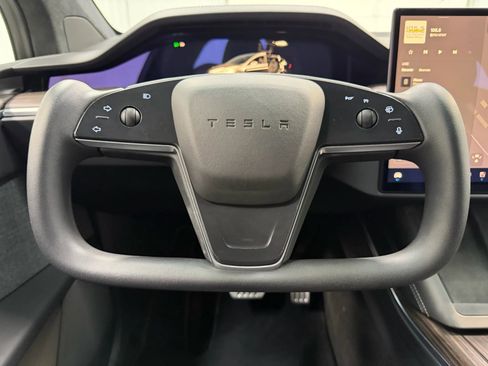 Used 2023 Tesla Model X image 21