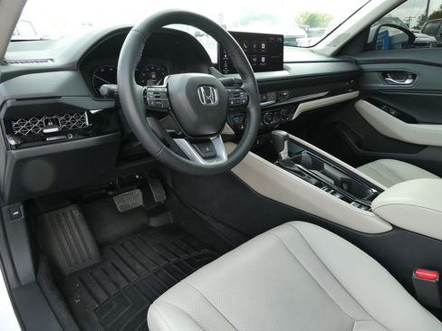 Used 2025 Honda Accord Touring image 22