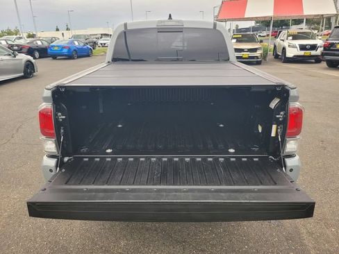 Used 2020 Toyota Tacoma TRD Off-Road w/ TRD Premium Off Road Package RWD image 11