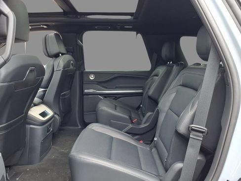 New 2026 Lincoln Navigator Reserve w/ Jet Appearance Package AWD/4WD image 4