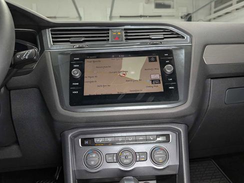 Used 2020 Volkswagen Tiguan SEL image 33