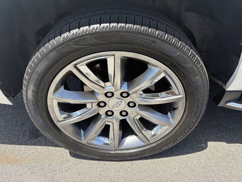 Used 2017 Chevrolet Suburban Premier RWD image 16
