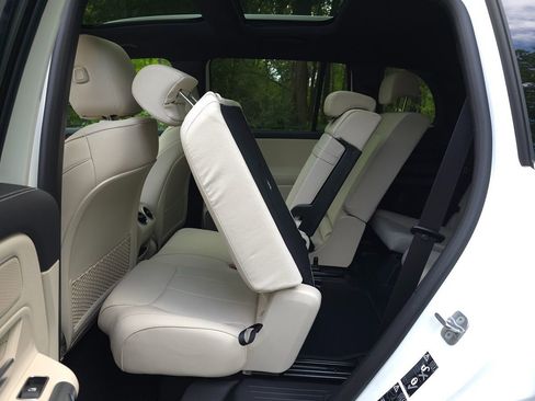 Used 2025 Mercedes-Benz EQB 300 4MATIC image 16