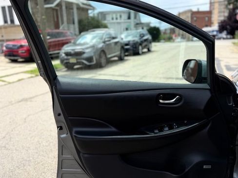 Used 2017 Nissan Leaf SL w/ Premium Package FWD image 11