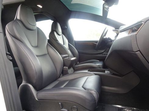 Used 2018 Tesla Model X 75D image 11