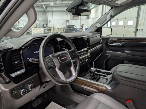 Used 2025 GMC Sierra 1500 Elevation image 16