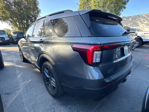 Certified 2026 Ford Explorer ST-Line w/ ST-Line Street Pack RWD image 5
