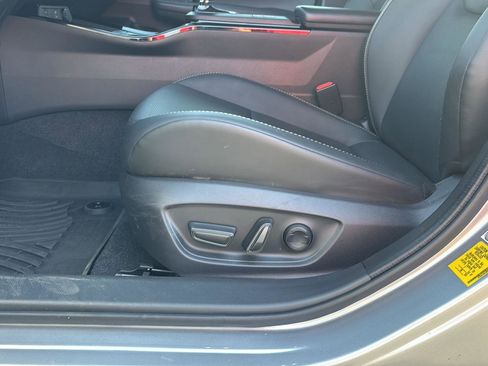 Used 2025 Toyota Prius XLE image 10