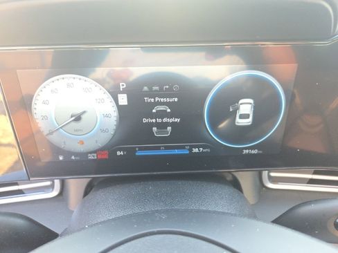 Used 2025 Hyundai Elantra SEL FWD image 2