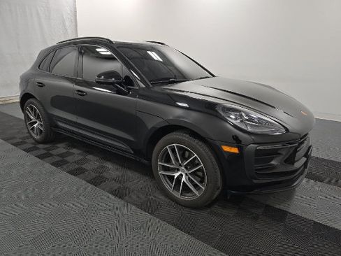 Used 2023 Porsche Macan AWD/4WD image 1