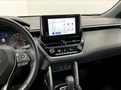 Used 2023 Toyota Corolla Cross SE image 8