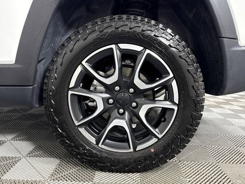 Used 2024 Jeep Compass Trailhawk image 17