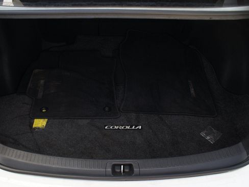Used 2021 Toyota Corolla LE w/ Carpet Mat Package (TMS) FWD image 14