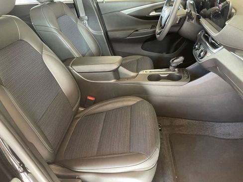 Used 2025 Buick Envista Preferred image 36