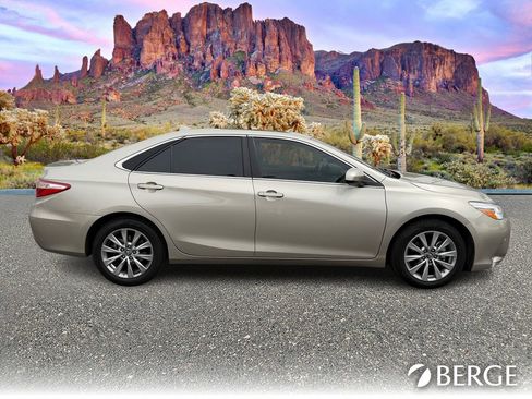 Used 2017 Toyota Camry XLE w/ Moonroof Package FWD image 9