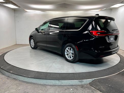 Certified 2024 Chrysler Pacifica Touring-L image 3
