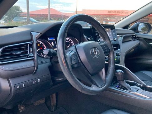Used 2022 Toyota Camry SE FWD image 9