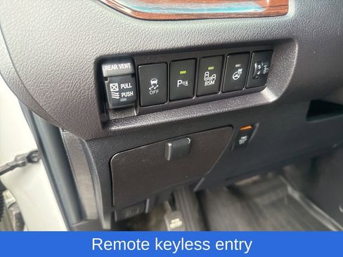 Used 2017 Toyota Sienna Limited Premium image 8