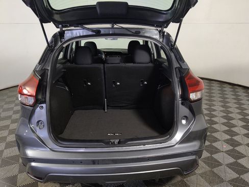Used 2021 Nissan Kicks S FWD image 29