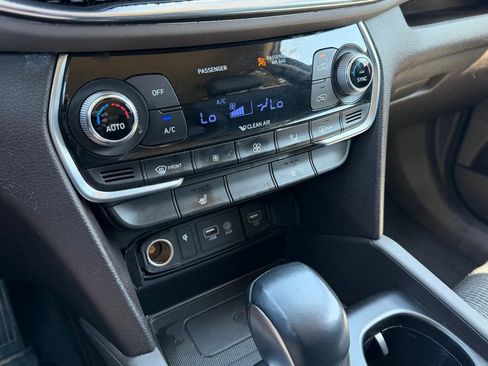 Used 2020 Hyundai Santa Fe SEL image 21