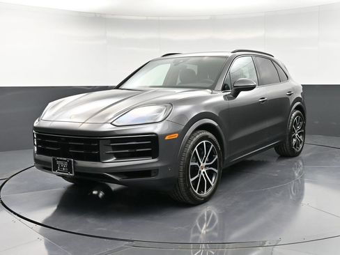 Certified 2025 Porsche Cayenne image 1