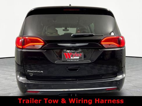 Used 2020 Chrysler Pacifica Touring-L Plus FWD image 5