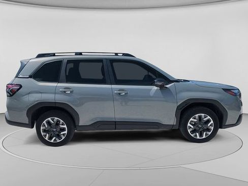 Used 2025 Subaru Forester Premium AWD/4WD image 2