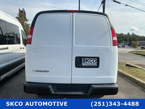 Used 2023 Chevrolet Express 2500 Extended w/ Driver Convenience Package RWD image 4