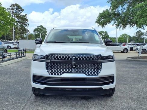 New 2026 Lincoln Navigator L Premier AWD/4WD image 3