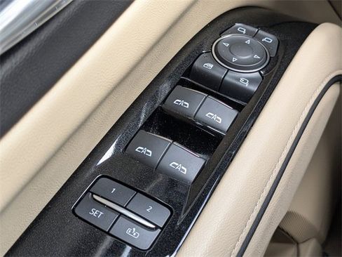 Used 2021 Cadillac Escalade ESV Premium Luxury image 25