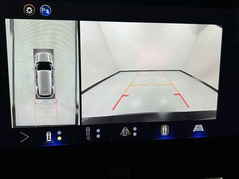 Certified 2025 Chevrolet Equinox LT w/ Safety and Technology Package FWD image 15