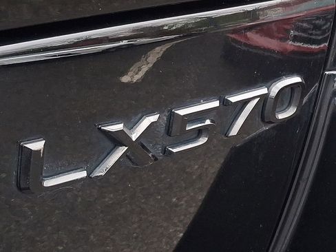 Used 2018 Lexus LX 570 4WD image 34