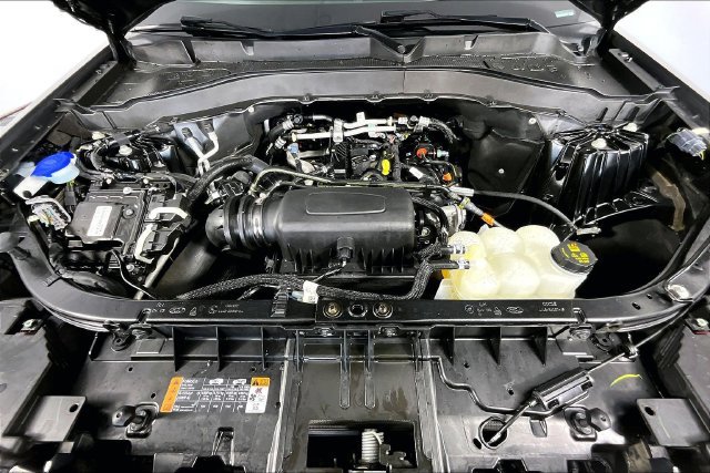 Used 2023 Ford Explorer XLT w/ Equipment Group 202A RWD image 11
