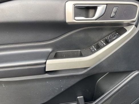 Used 2022 Ford Explorer XLT w/ Equipment Group 202A image 13