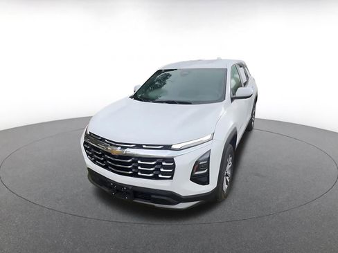 Used 2025 Chevrolet Equinox LT image 7