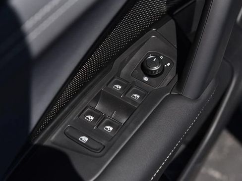 New 2026 Volkswagen Tiguan SE R-Line AWD/4WD image 8