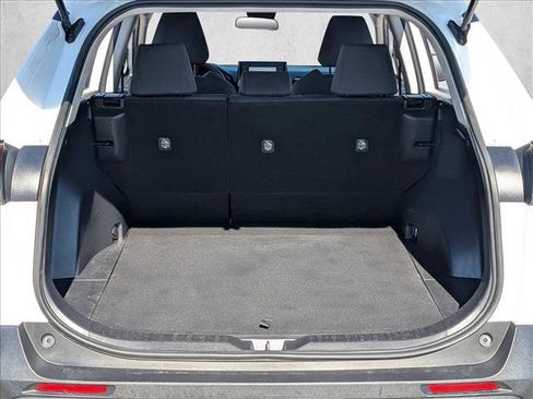 Used 2021 Toyota RAV4 XLE image 6