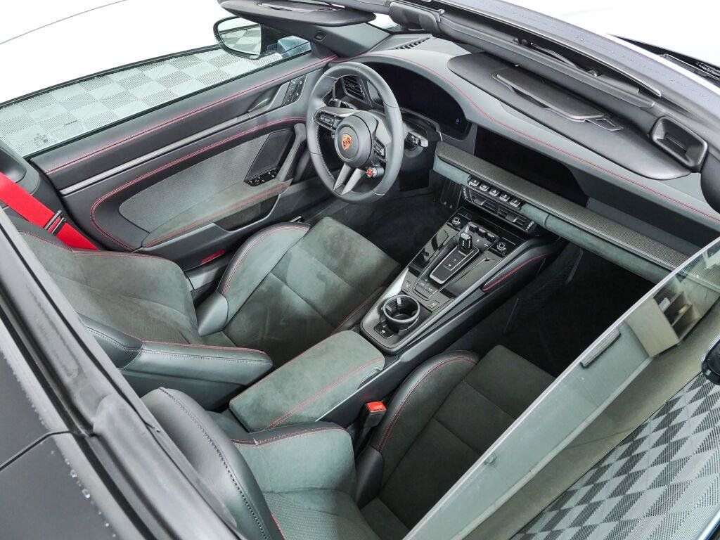 Certified 2026 Porsche 911 Targa 4 GTS AWD/4WD image 28