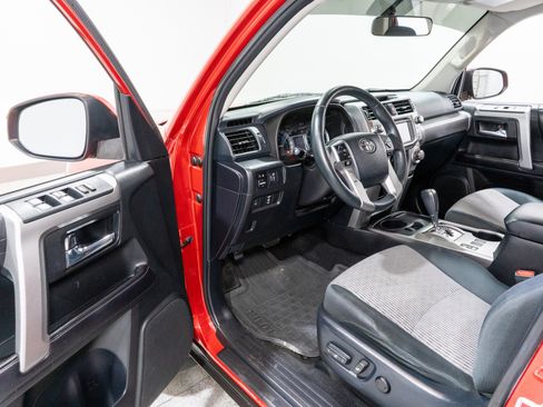 Used 2016 Toyota 4Runner SR5 image 11