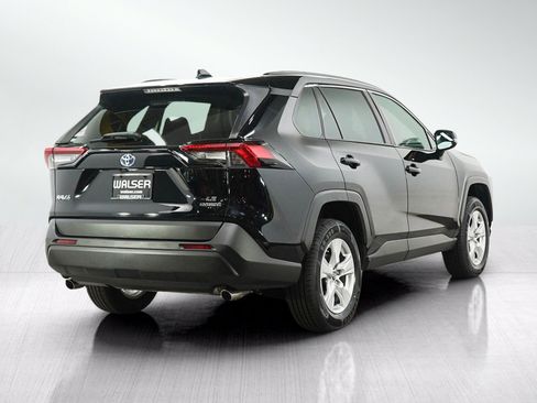 Used 2019 Toyota RAV4 LE w/ Carpet Mat Package AWD/4WD image 5
